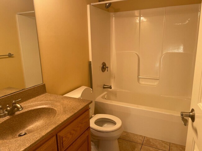 Building Photo - Five Bedroom Home in NE Rochester MN
