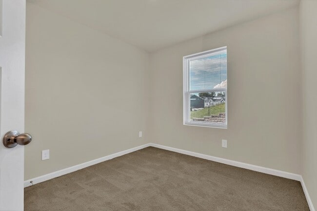 Building Photo - 5084 Dayflower Dr