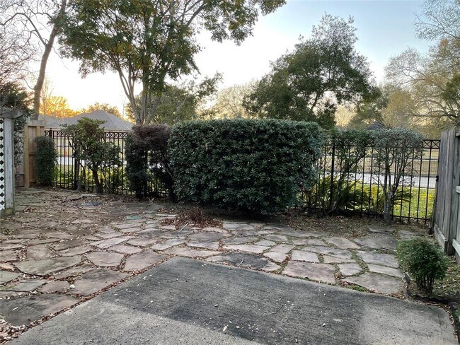 Building Photo - 12414 Timber Hollow