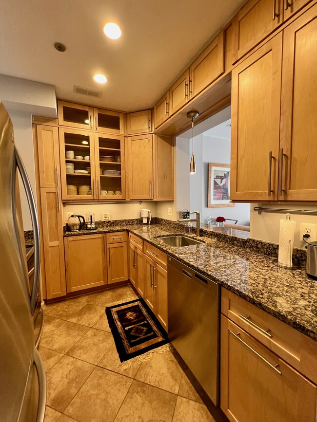 Building Photo - 1200 Braddock Pl