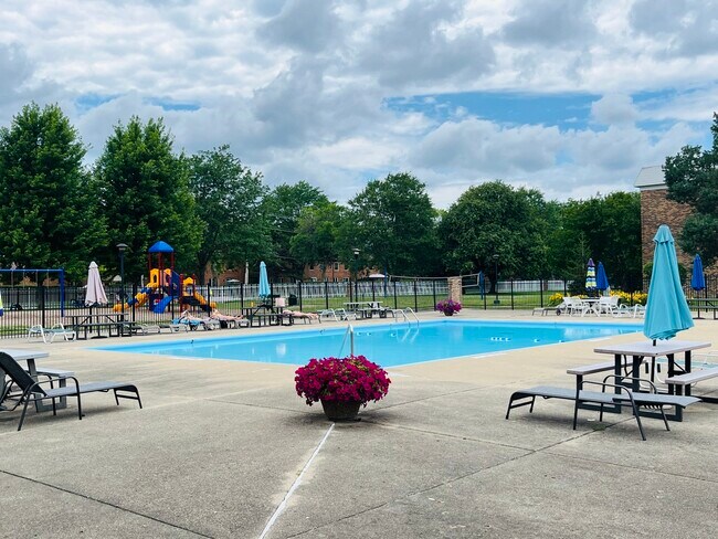 Building Photo - 1515 N Windsor Dr