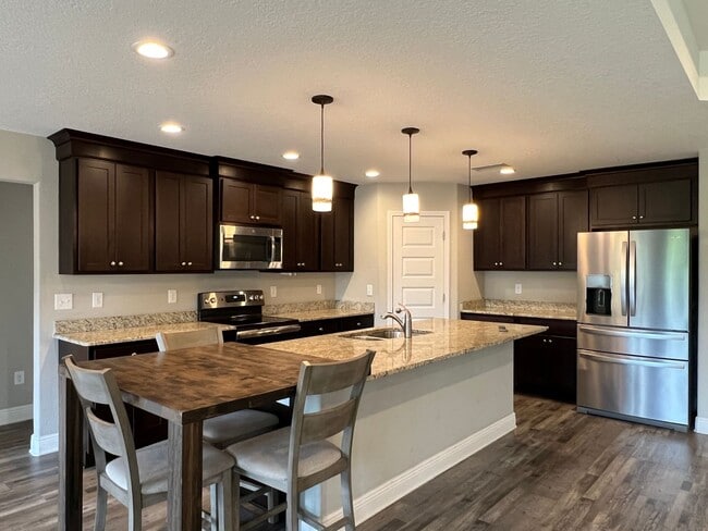 Building Photo - Executive Living