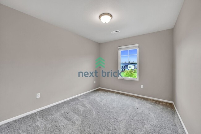 Building Photo - 3 Bed, 2.5 Bath Beautiful Condo Available ...