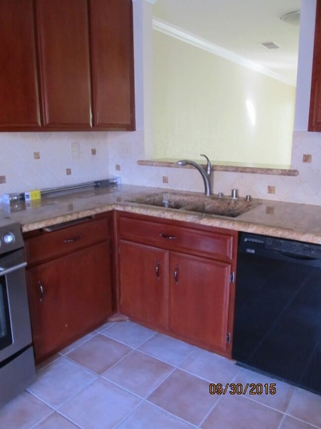 Building Photo - LOVELY 2 BR/1.5 BATH, 2 STORY CONDO WITH GARAGE
