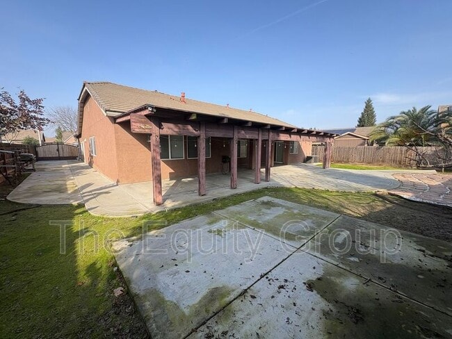 Building Photo - 4911 W Elkhorn Ave