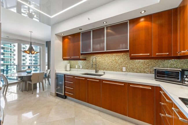 Building Photo - 3101 S Ocean Dr