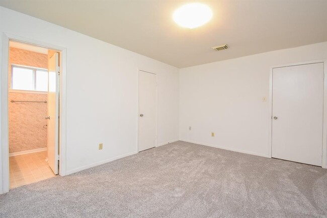 Building Photo - 6639 Rowell Ct