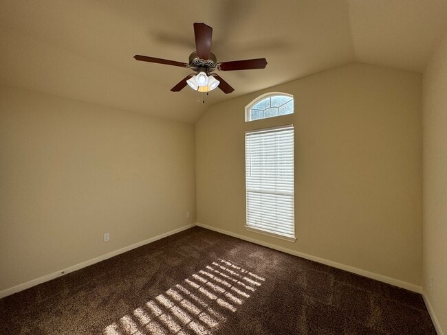 Building Photo - Duplex *LEASING SPECIAL AVAILABLE*