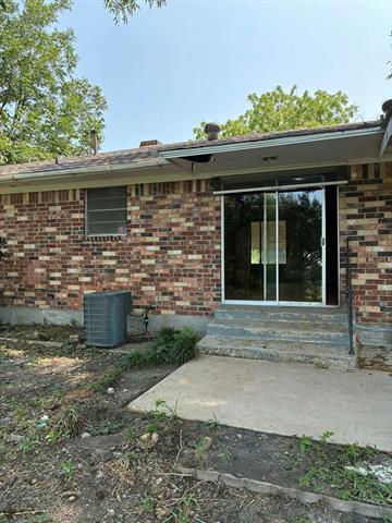 Building Photo - 610 S Rike St
