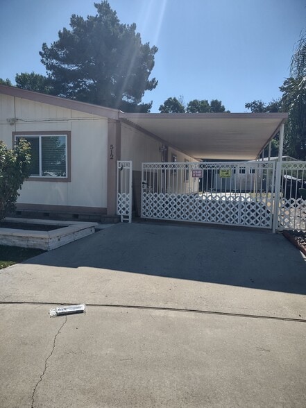 Building Photo - 512 De Soto Dr