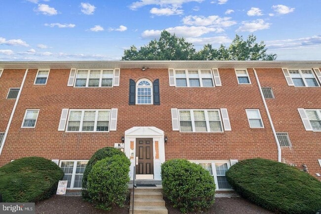 Building Photo - 816 South Ave