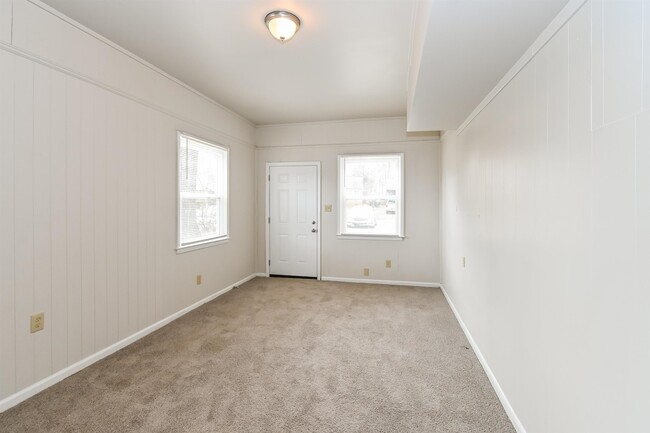 Building Photo - 3204 Clarendon Rd