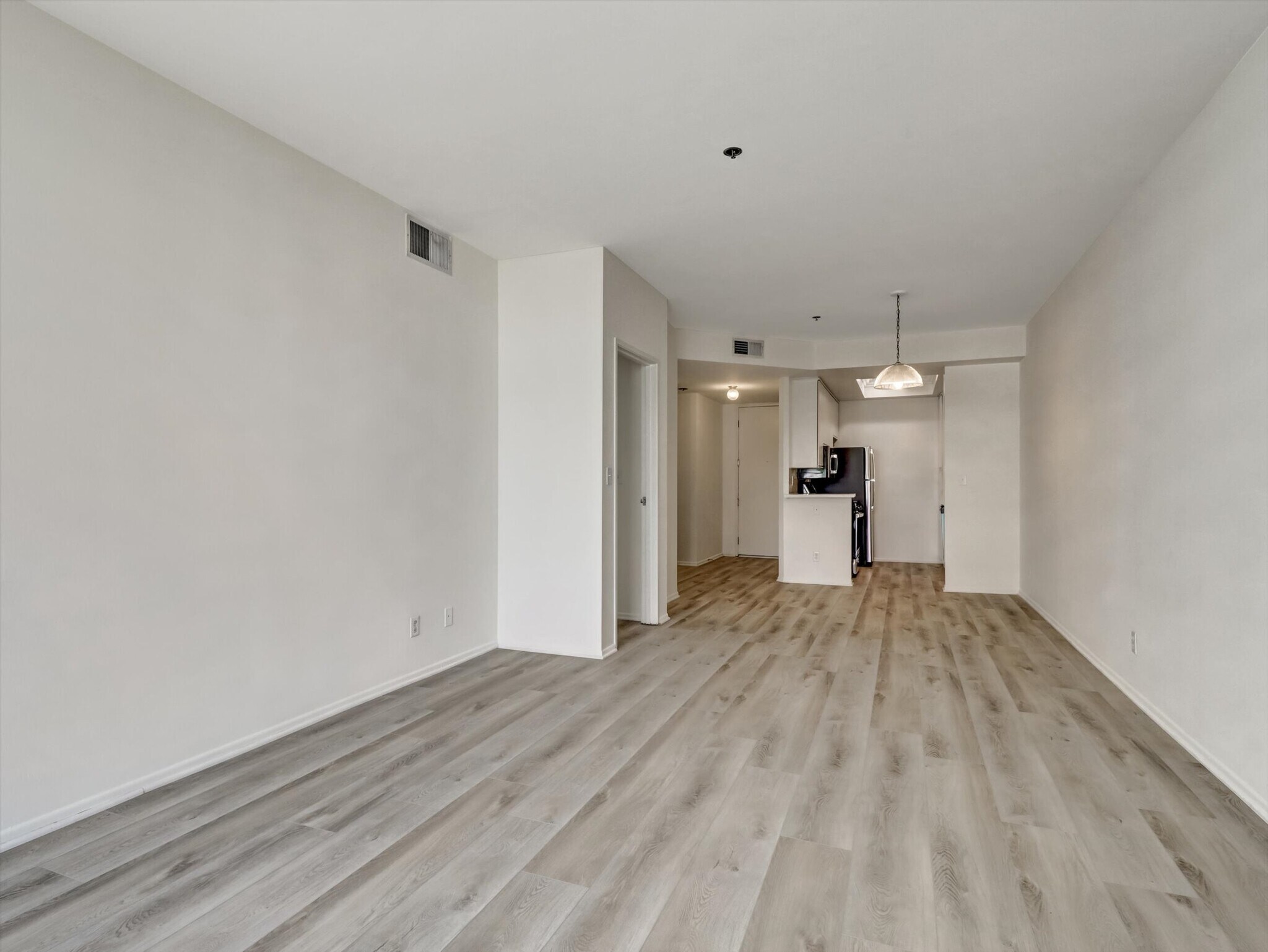 Building Photo - 10601 Wilshire Blvd