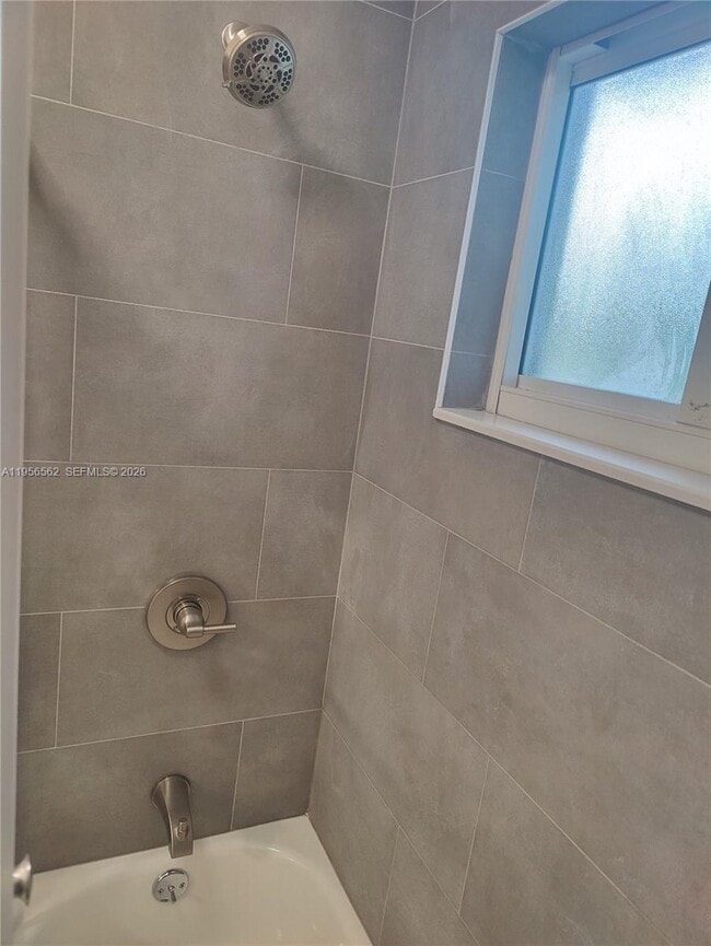 Building Photo - 1400 NW 2nd Ave