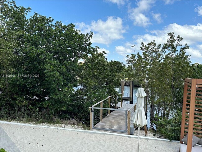 Building Photo - 16385 Biscayne Blvd