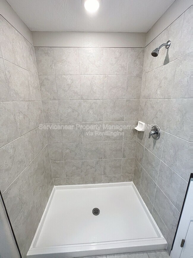 Building Photo - 7029 Samuel Ivy Dr