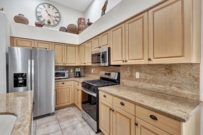 Building Photo - 8671 Falcon Green Dr