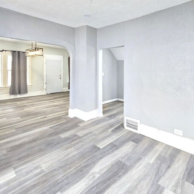 Building Photo - 3-Bedroom Home with Attic and Basement in ...