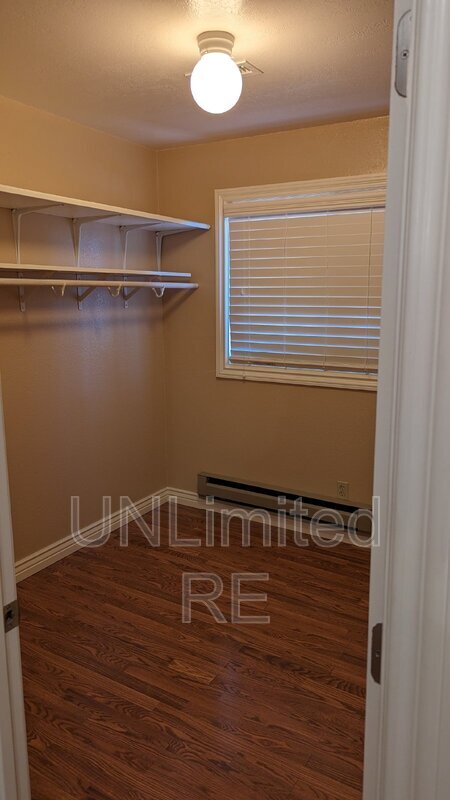 Building Photo - 2589 N Oakmont Dr