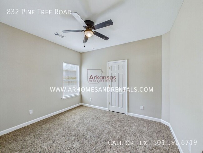 Building Photo - 832 Pine Tree Rd