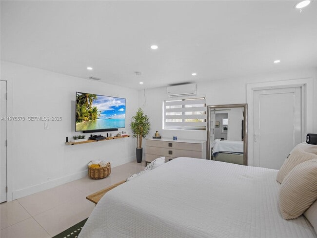 Building Photo - 920 NE 159th St