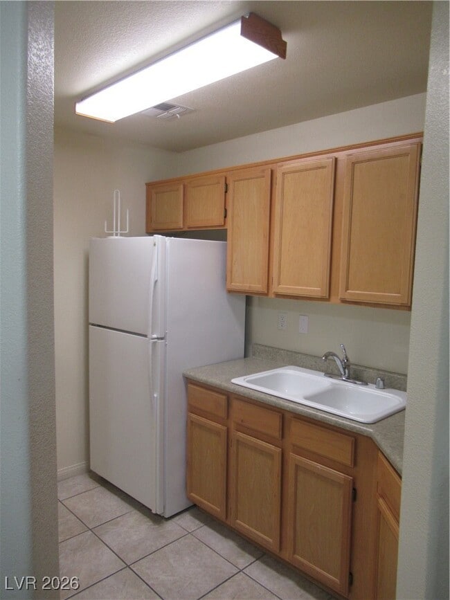 Building Photo - 1050 E Cactus Ave