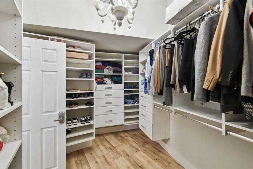 Building Photo - 4203 W Cleveland St