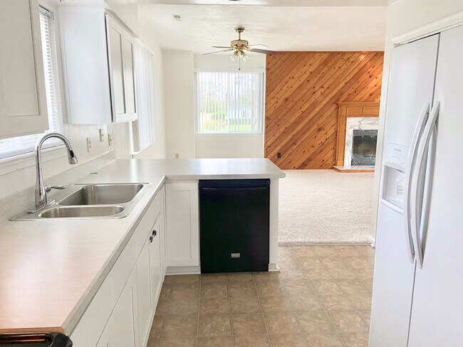 Building Photo - Chicks Beach Living! 3BR/2.5BA - Attached Garage, Private Cul-de-sac- Minutes to the BAY!