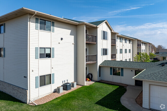 Building Photo - Eastern Hills Apartments