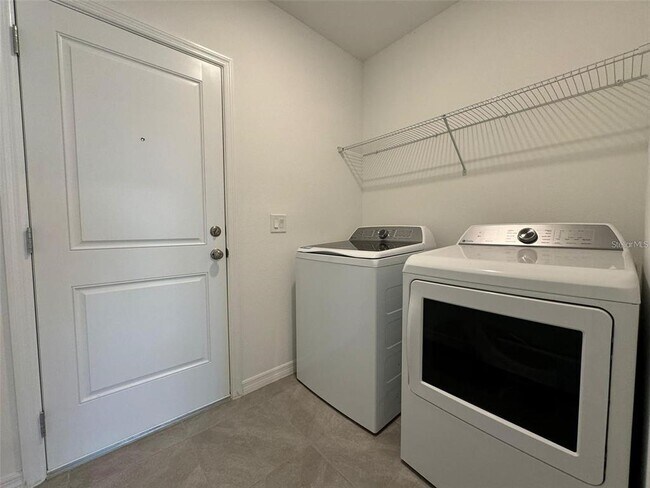 Building Photo - 15002 Windflower Aly