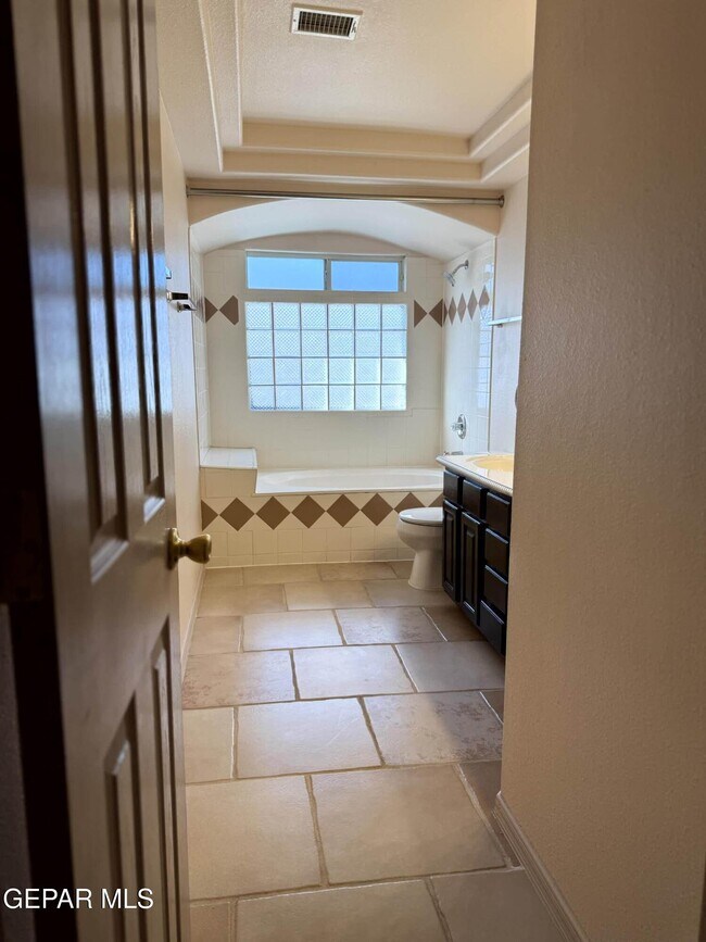 Building Photo - 317 Zenith Dr