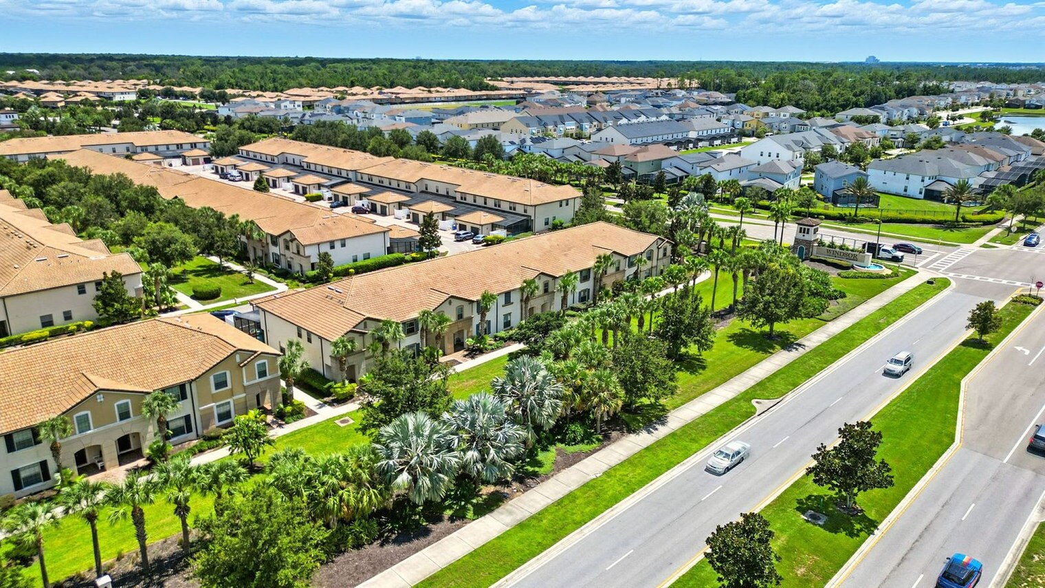 Building Photo - 1949 Majorca Dr