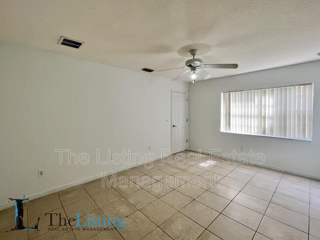 Building Photo - 327 Coconut Palm Way