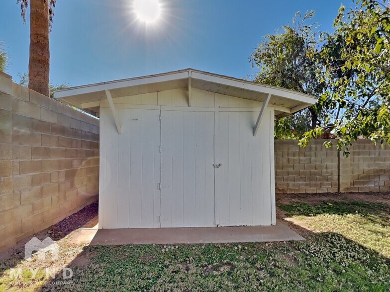 Building Photo - 725 W Utopia Rd