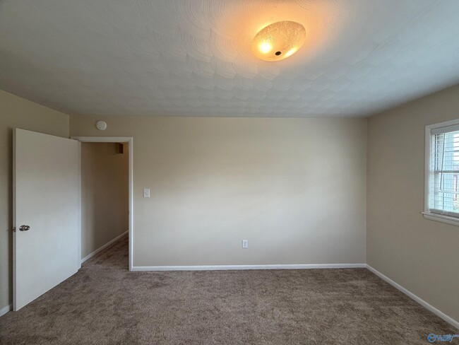 Building Photo - 900 Barclift St NW