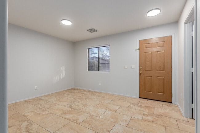 Building Photo - 2574 E Meadow Mist Ln