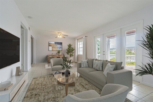 Building Photo - 190 Pompano Dr SE