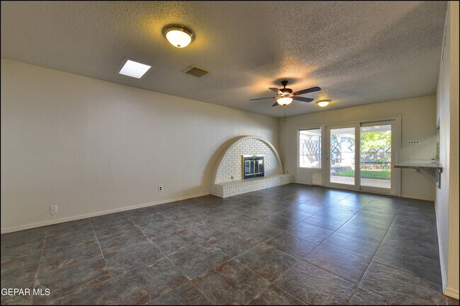 Building Photo - 3433 Clearview Ln