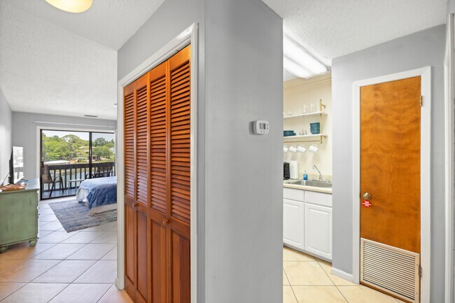 Building Photo - 300 Yacht Club Dr