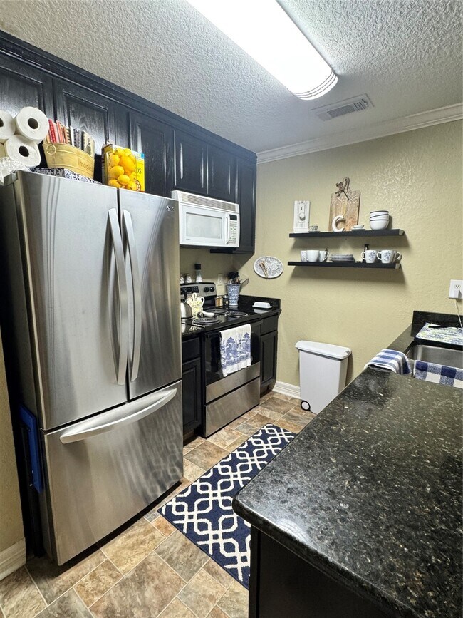 Building Photo - 418 Garland Dr