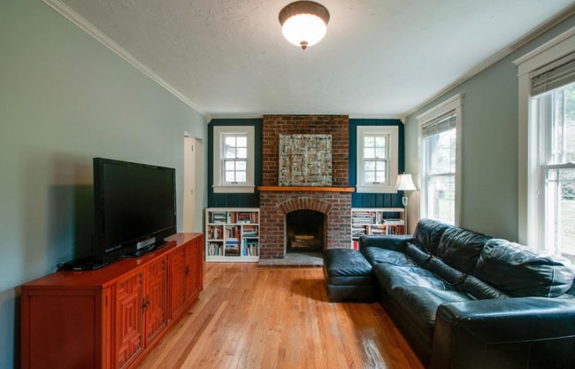 Building Photo - 947 Cahal Ave