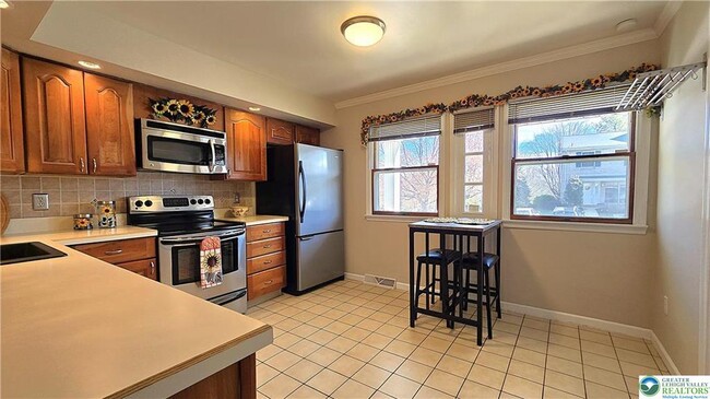 Building Photo - 194 Springhouse Rd