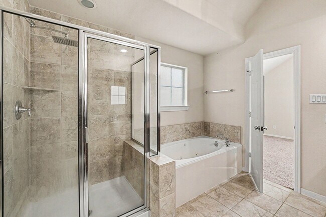 Building Photo - 3215 Clearview Cir