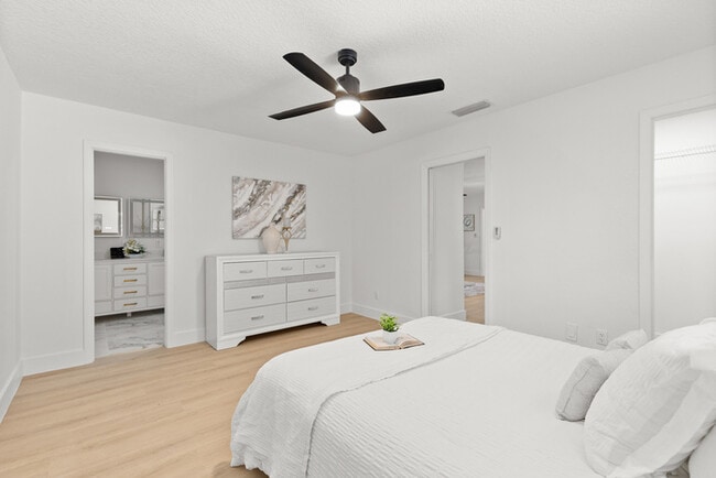 Building Photo - Newly Renovated Pool Home