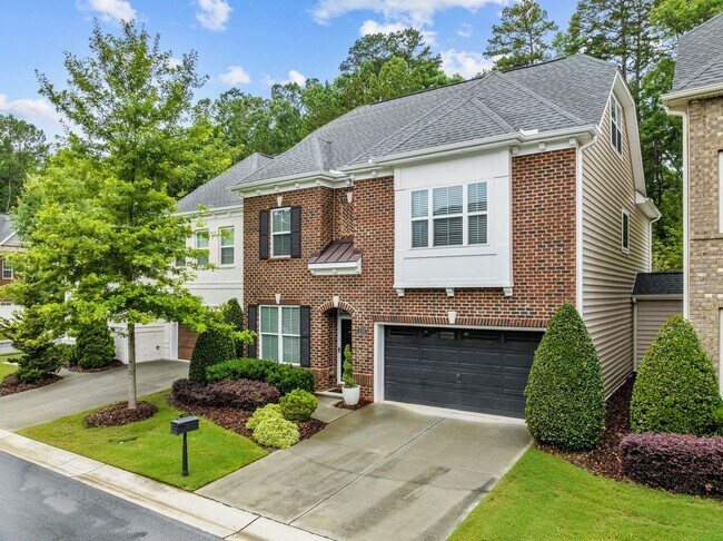 Building Photo - Gorgeous 3 Bedroom Townhome w/ Premium Fin...