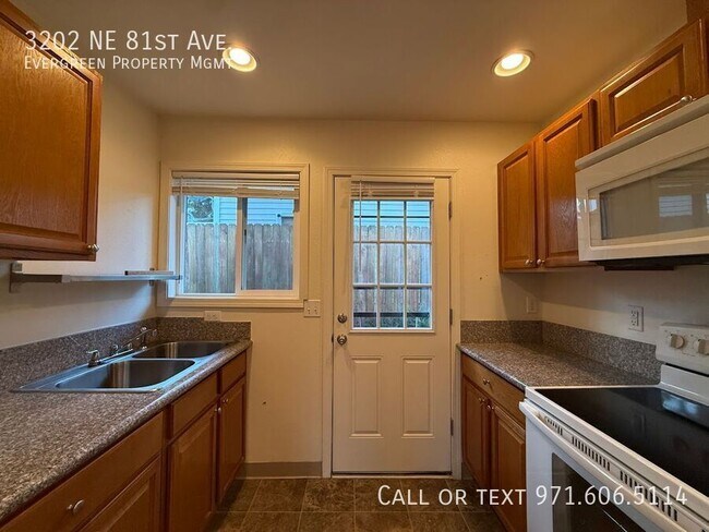 Building Photo - 3202 NE 81st Ave