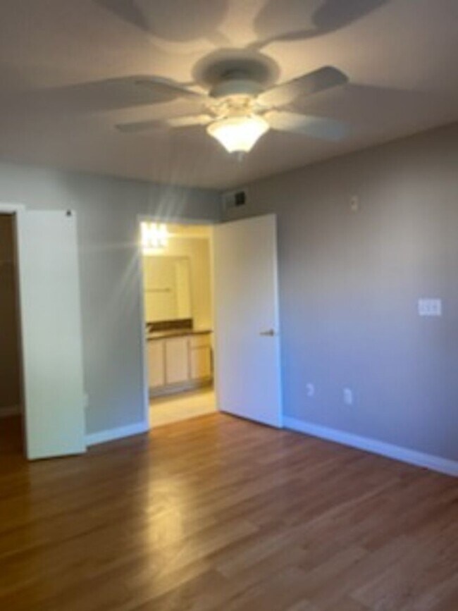 Building Photo - 1 Bedroom Condo located at Bella Club