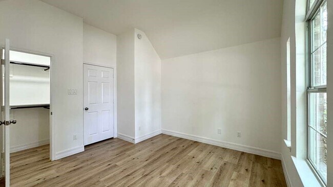 Building Photo - 7510 Golden Thistle Ln