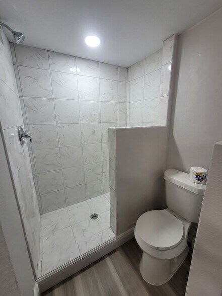 Building Photo - 1160 Calle Del Norte