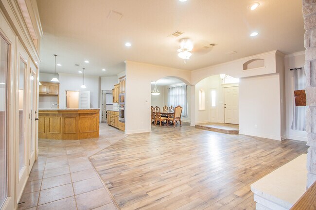 Building Photo - 5402 158th St